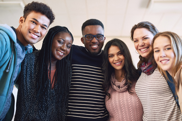 groupe d'étudiantes et d'étudiants