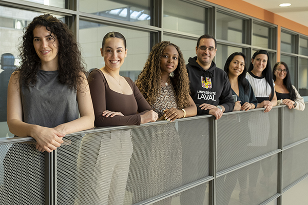 goupe d'étudiants et d'étudiantes