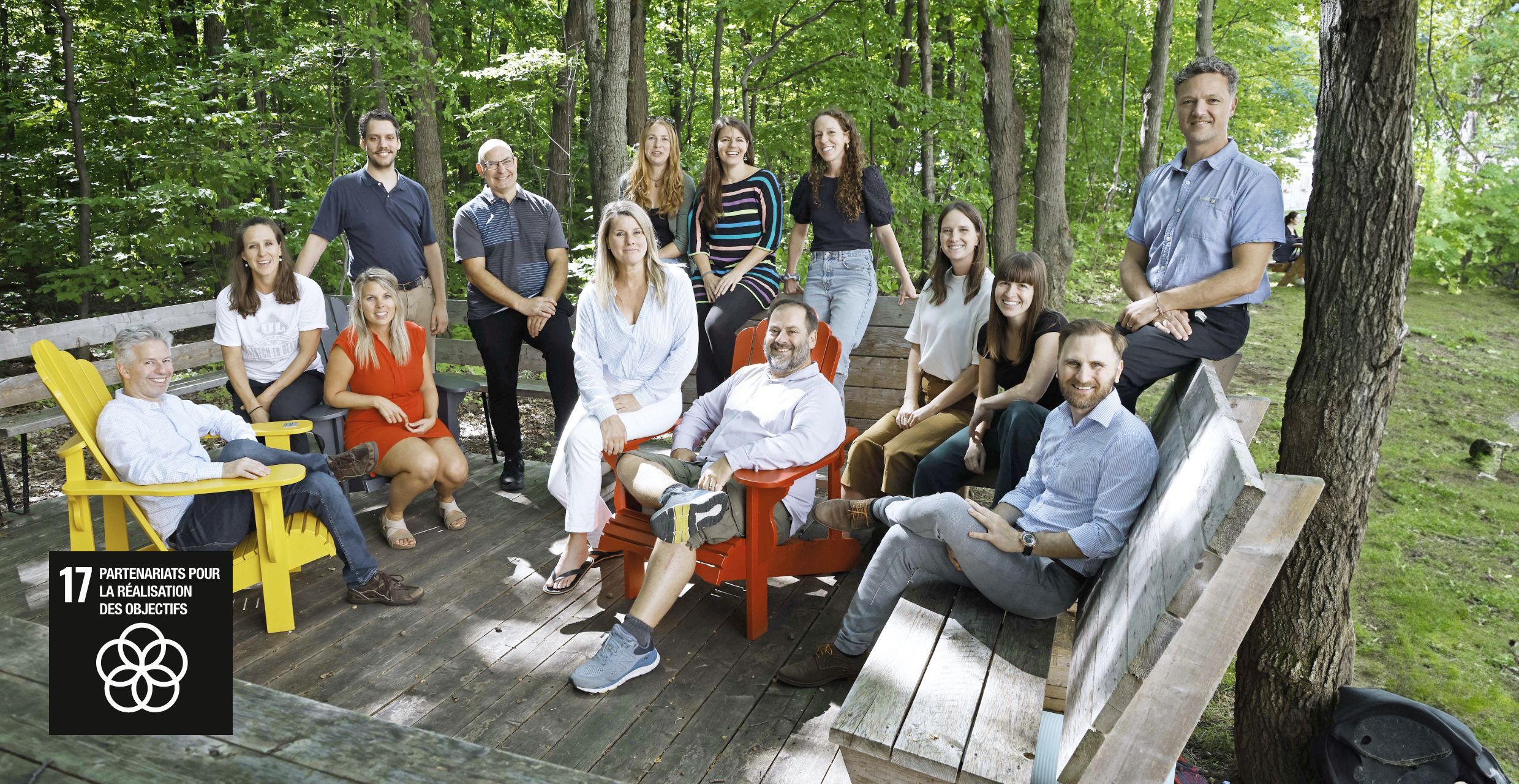 Groupe de personnes sur le campus de l'Université Laval